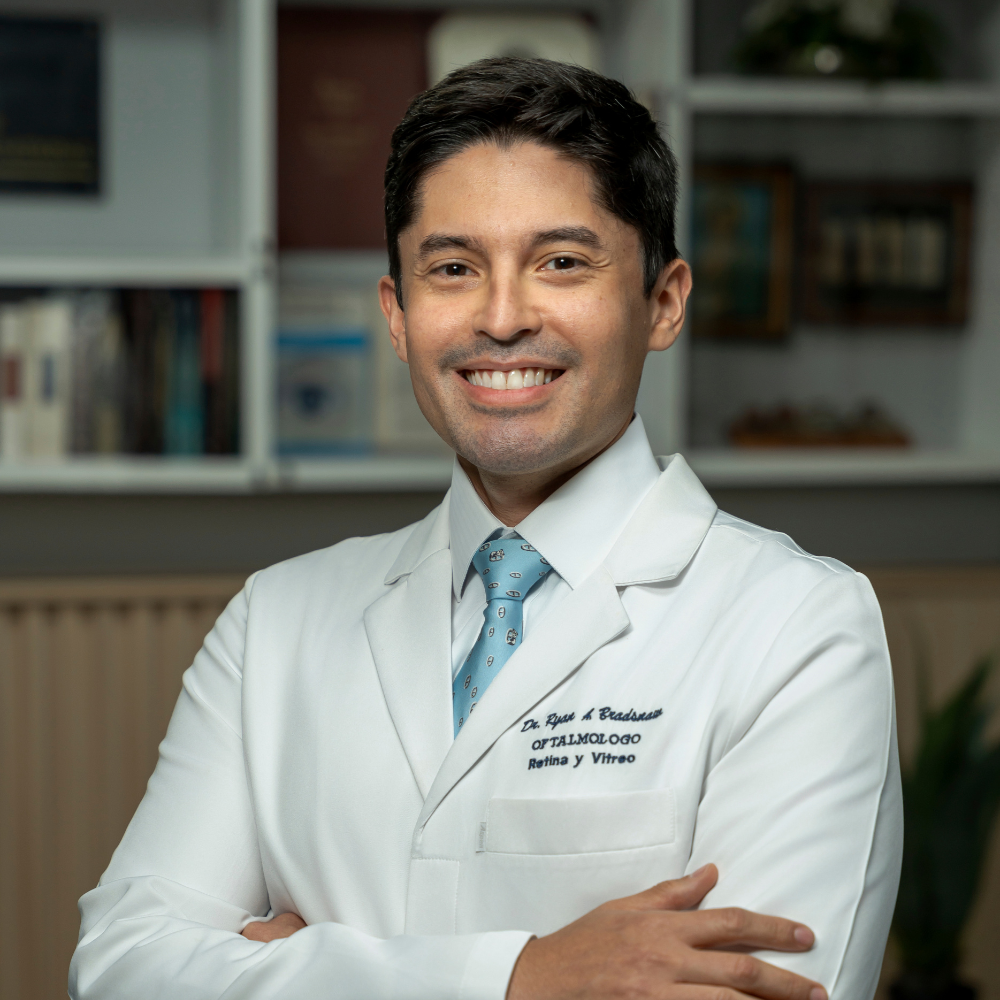 Sobre el Dr. Ryan Alexander Bradshaw: Excelencia en Oftalmología y Retina